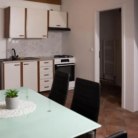 Apartma-studio Ajdna Zirovnica